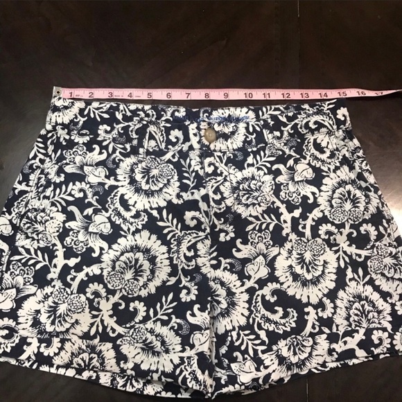 GAP Navy Blue and White Floral design Shorts - Picture 6 of 7